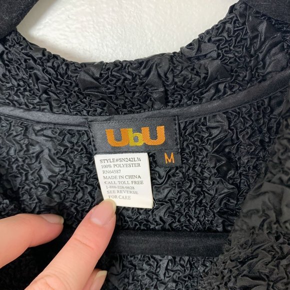 Ubu crinkle collared black blouse medium - Picture 3 of 4